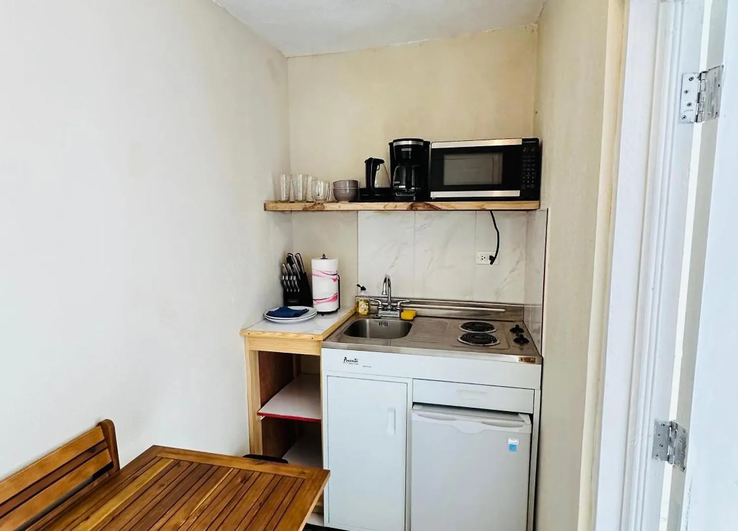 아파트 Ling Ling Room - Ferdie'S Place 포트안토니오 자메이카